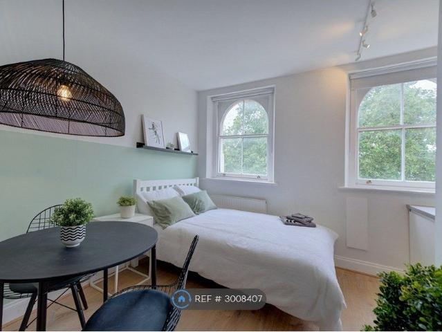 Kensington Garden Square, London W2, Studio to rent, £2,000 pcm | PrimeLocation