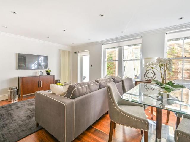 Kensington Gardens Square, Bayswater. 1 bed flat to rent £5,850 pcm £1,350 pw