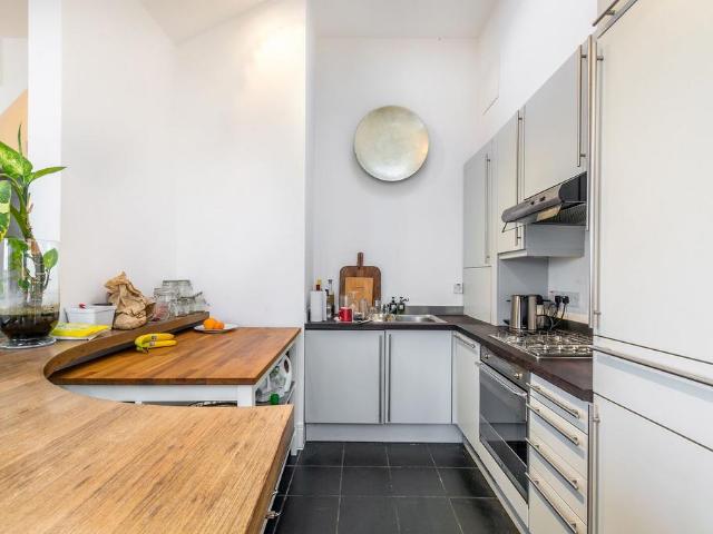 Kensington Gardens Square, Bayswater. 2 bed flat to rent £3,445 pcm £795 pw