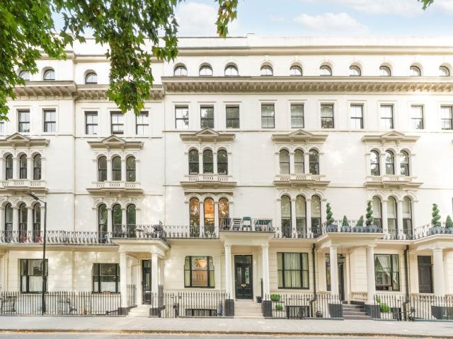 Kensington Gardens Square, Bayswater, London W2, 3 bed flat to rent, £6,500 pcm | PrimeLocation