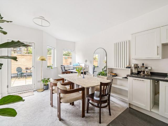 Kensington Gardens Square, London W2, 1 bed flat to rent, £2,925 pcm | PrimeLocation