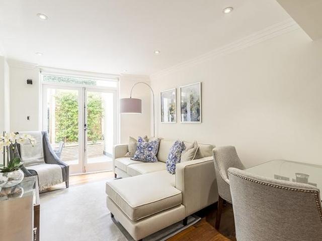 Kensington Gardens Square, London W2 1 bed property to rent £3,750 pcm £865 pw
