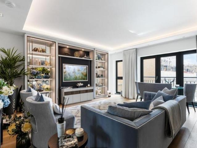 Kensington Gardens Square London W2 2 bed flat to rent £7,775 pcm £1,794 pw