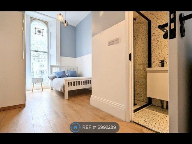 Kensington Gardens Square, London W2, Studio to rent, £1,975 pcm | PrimeLocation