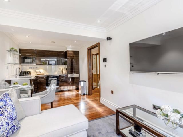Kensington Gardens Square W2 1 bed flat to rent £3,250 pcm £750 pw