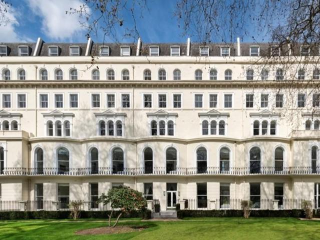 Kensington Gardens Square 1 bed apartment to rent £3,090 pcm £713 pw