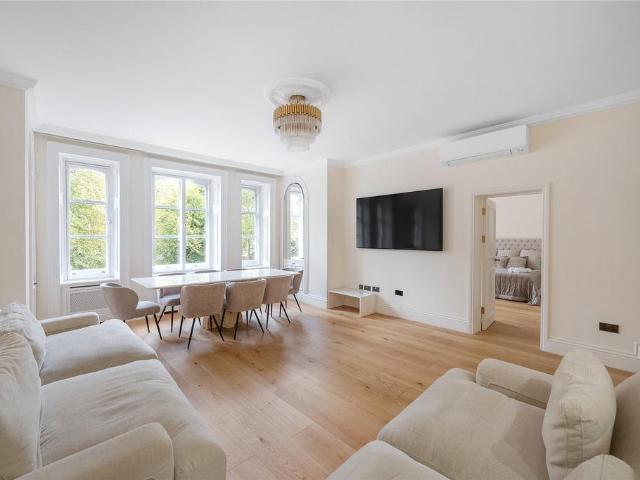 Kensington Gore, London, SW7 3 bed flat to rent £9,750 pcm £2,250 pw
