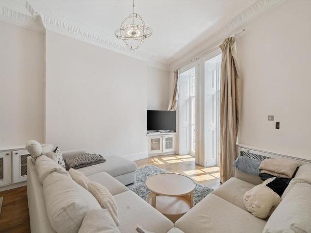 Kensington Gore, London SW7 3 bed flat to rent £7,778 pcm £1,795 pw