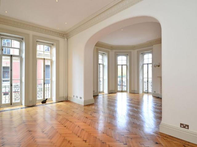 Kensington Gore, South Kensington. 4 bed flat to rent £19,500 pcm £4,500 pw