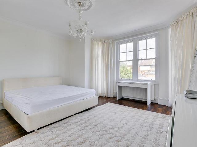 Kensington Hall Gardens, London, W14 3 bed flat to rent £3,800 pcm £877 pw