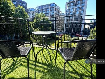 Kensington High St, London, W14 2 bed flat to rent £3,175 pcm £733 pw