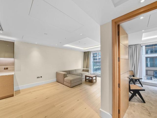 Kensington High Street, London W14, 1 bed flat to rent, £3,250 pcm | PrimeLocation