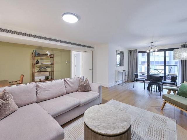 Kensington High Street, London, W8. 1 bed flat to rent £10,443 pcm £2,410 pw