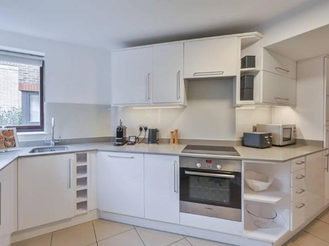Kensington High Street, London, W8. 1 bed flat to rent £8,064 pcm £1,861 pw