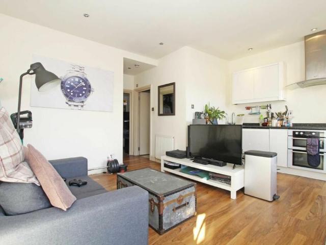 Kensington High Street, London W8, 2 bed flat to rent, £3,195 pcm | PrimeLocation