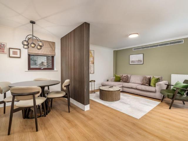 Kensington High Street, W8 2 bed apartment to rent £12,133 pcm £2,800 pw