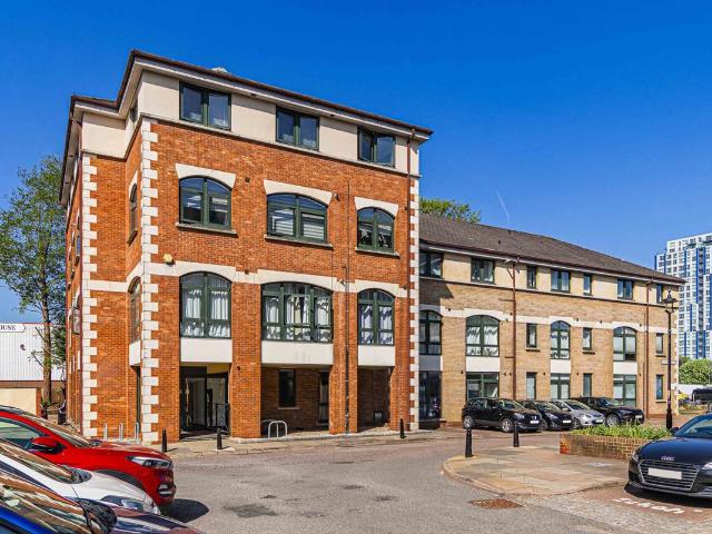 Kensington House, Corner Hall, Hemel Hempstead, Hertfordshire HP3, 1 bed flat to rent, £1,300 pcm | PrimeLocation