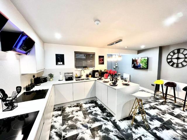 Kensington, Kensington 1 bed in a house share to rent £595 pcm £137 pw