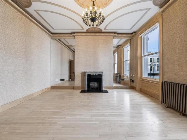 Kensington Park Road, W11 3 bed maisonette to rent £9,967 pcm £2,300 pw