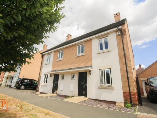 Kensington Road, Colchester, Essex, CO2 3 bed semi detached house to rent £1,650 pcm £381 pw