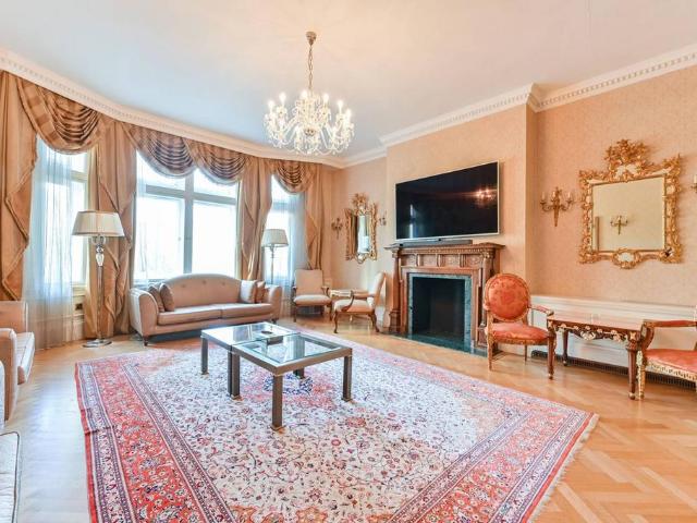 Kensington Road, Kensington, London, W8 4 bed flat to rent £12,133 pcm £2,800 pw