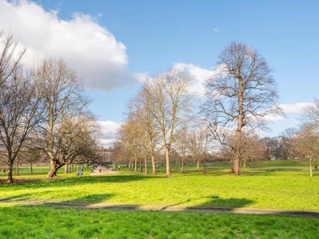 Kensington Road, Kensington, London, W8 5 bed flat to rent £13,000 pcm £3,000 pw