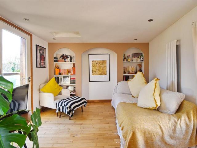 Kensington Road, Redland, Bristol. 2 bed end of terrace house to rent £1,800 pcm £415 pw