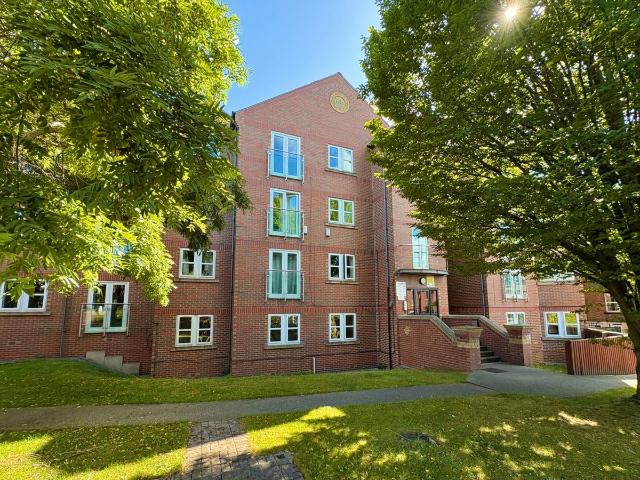 Kensington Terrace, Hyde Park, Leeds LS6, 4 bed flat to rent, £1,650 pcm | PrimeLocation