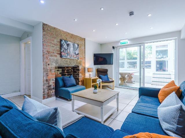 Kensington Terrace, Leeds LS6, 6 bed terraced house to rent, £741 pppm | PrimeLocation
