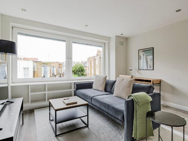 Kensington W8, 2 bed flat to rent, £3,920 pcm | PrimeLocation