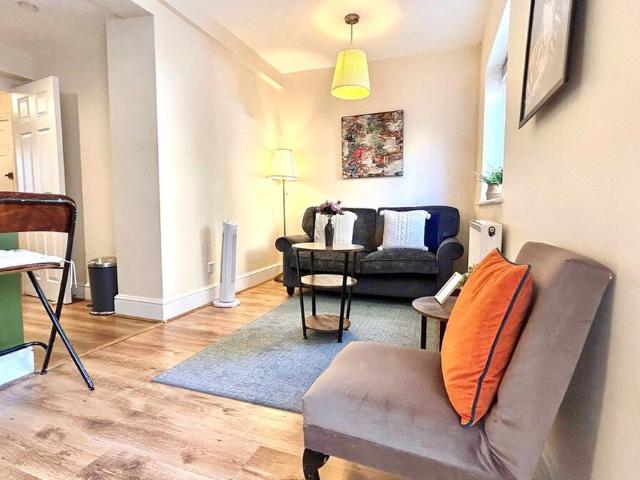 Kensington W14, 1 bed flat to rent, £3,811 pcm | PrimeLocation