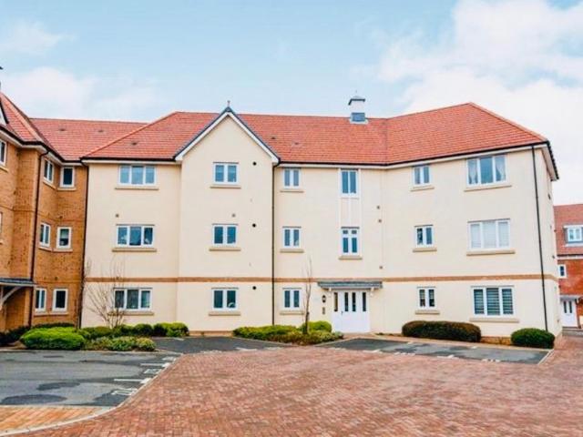 Kensington Way, Polegate BN26 2 bed apartment to rent £1,200 pcm £277 pw