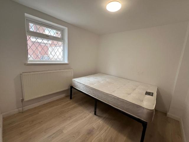 Keats Way, West Drayton UB7, Studio to rent, £1,050 pcm | PrimeLocation