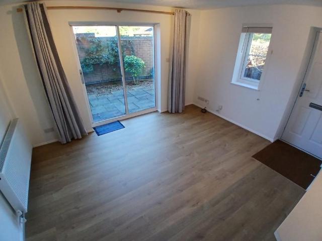 Keats Avenue, Redhill 1 bed semi detached house to rent £1,375 pcm £317 pw