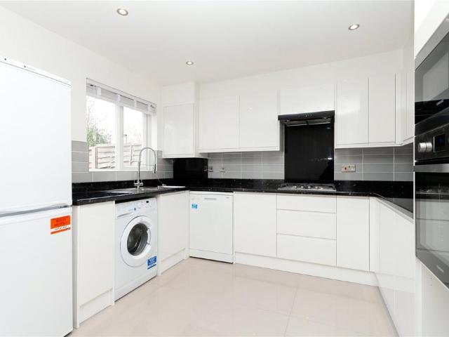 Keats Close, London, SE1 4 bed terraced house to rent £3,750 pcm £865 pw