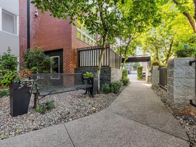 Kearney Court Apartments 1 Bedroom Apartment for Rent at 2250 Nw Kearney St, Portland, OR 97210 Northwest District