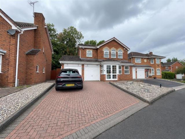 Keble Grove, Walsall 4 bed detached house to rent £1,800 pcm £415 pw