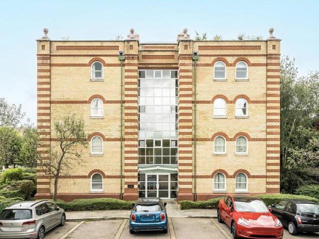 Keble Place, Barnes SW13, 2 bed flat to rent, £3,250 pcm | PrimeLocation