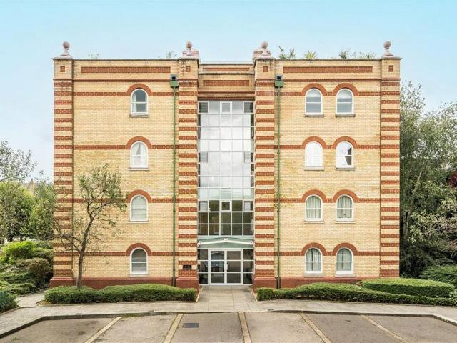Keble Place, London SW13 2 bed flat to rent £3,250 pcm £750 pw
