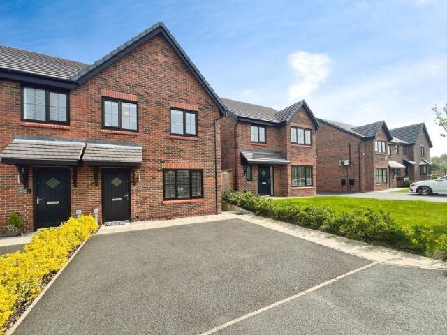 Keegan Drive, Worsley, Manchester 3 bed semi detached house to rent £2,250 pcm £519 pw