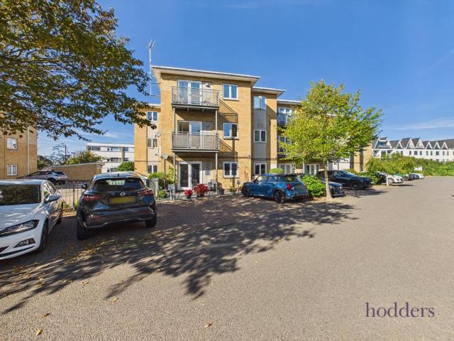 Keel, Bridge Wharf, Chertsey, Surrey. 2 bed apartment to rent £1,550 pcm £358 pw