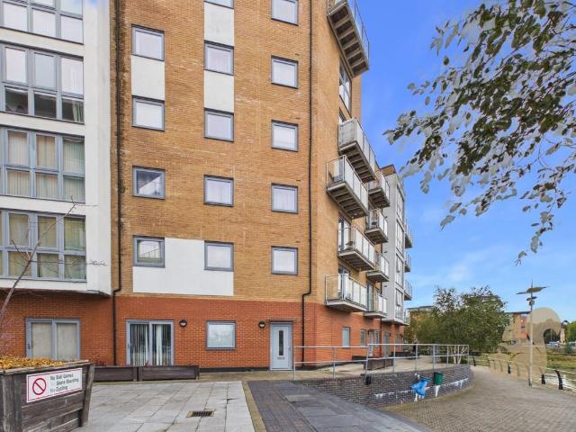 Keel Point, Ship Wharf, Colchester CO2, 2 bed flat to rent, £1,295 pcm | PrimeLocation