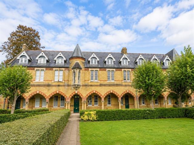 Keele Close, Watford WD24, 2 bed flat to rent, £1,500 pcm | PrimeLocation