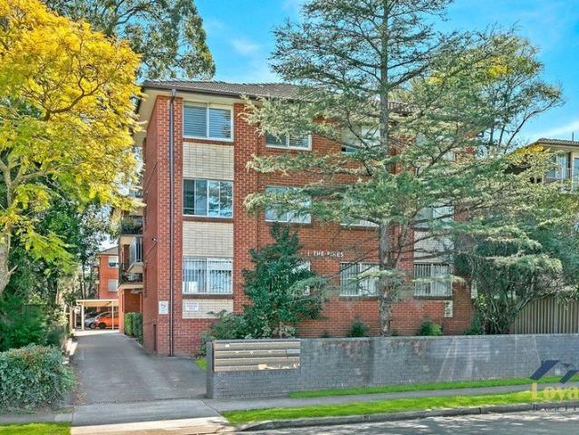 Keenly Priced Two Bedroom Unit in Fantastic Location