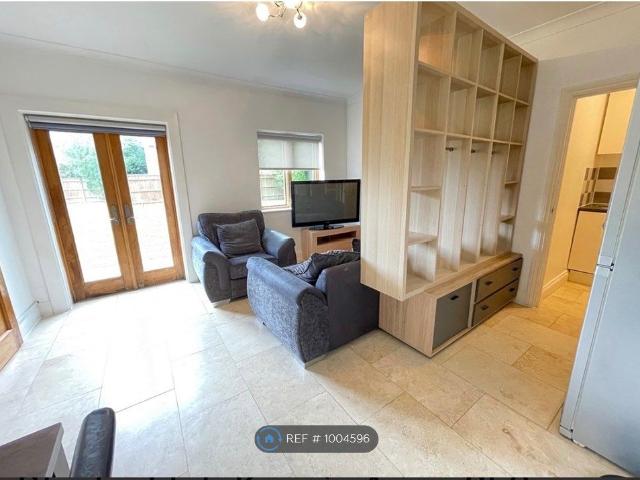 Keen's Acre, Slough SL2, Studio to rent, £1,100 pcm | PrimeLocation