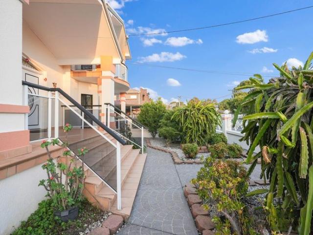 Keep the Family Home or a Triplex Site 3 Lots