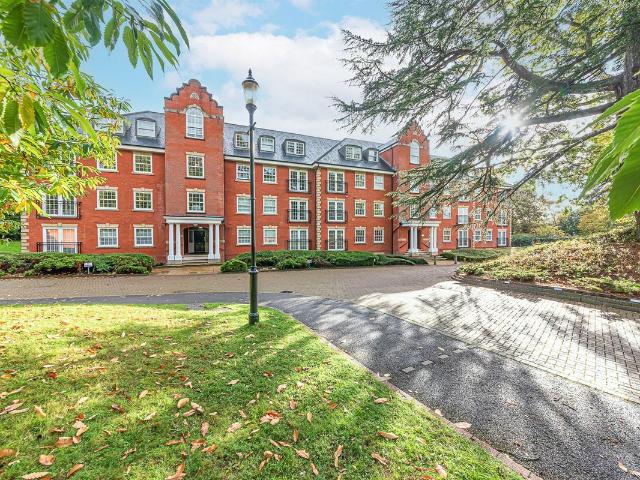 Keephatch House, Montague Close, Keephatch Park, Wokingham RG40, 2 bed flat to rent, £1,425 pcm | PrimeLocation