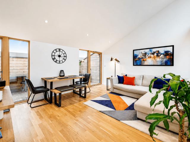 Keeping Court, Bromley, BR2 2 bed flat to rent £2,500 pcm £577 pw
