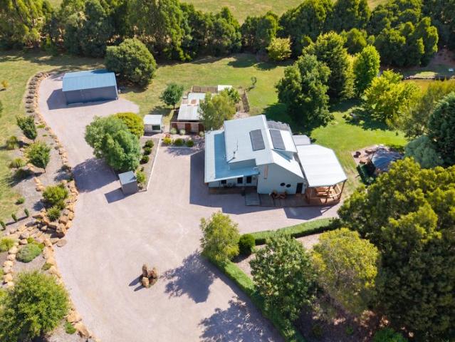KEEPSTONE ESTATE A RARE COUNTRY LIFESTLYE RETREAT