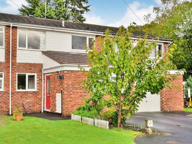 Keith Drive, Cheshire SK3 2 bed semi detached house to rent £1,200 pcm £277 pw